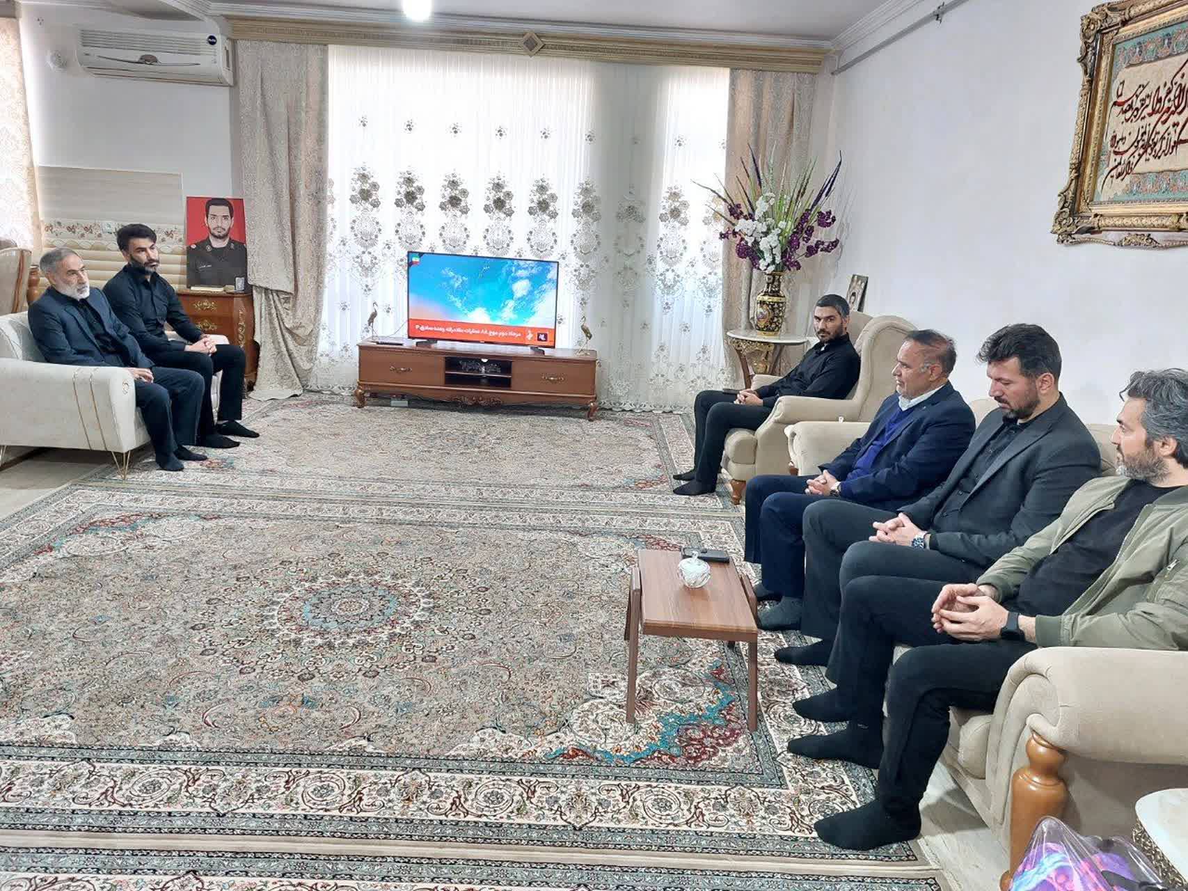 دیدار محسن شادی با خانواده شهید جنگ رمضان جعفر گلشنی 